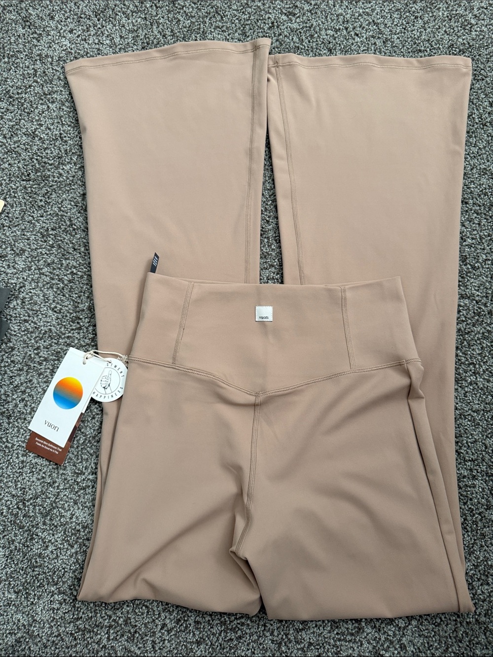 NWT Vuori All the Feels Studio Flare Active Leggings - Picture 4 of 6